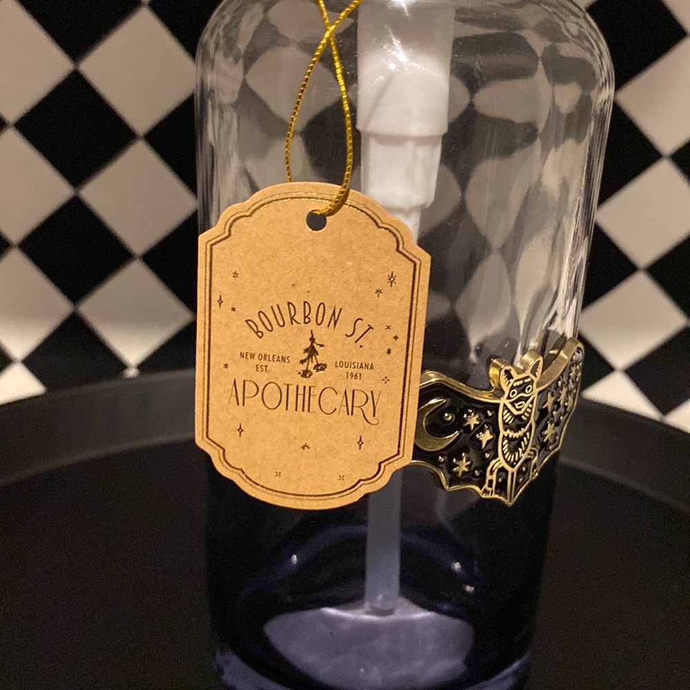 Bat accented lotion/soap dispenser - Picture 2 of 4
